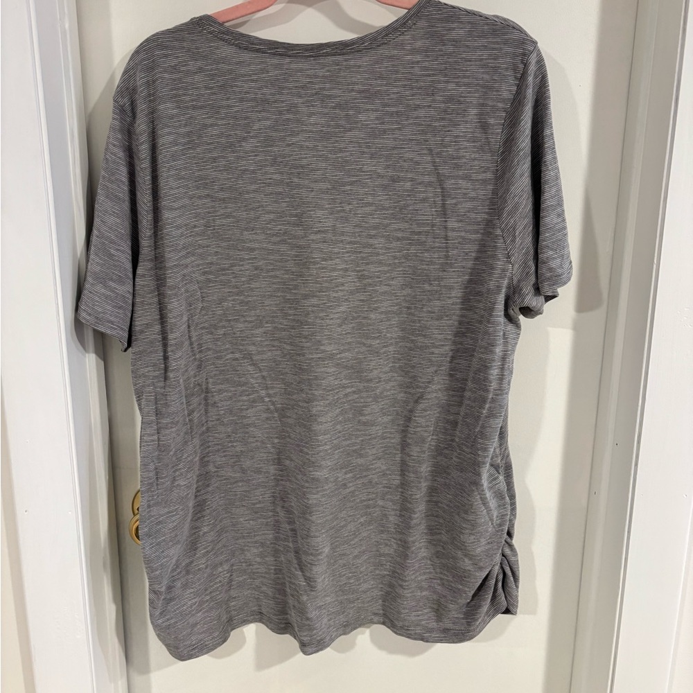 Hanes women’s gray summer shirt 2X - Picture 4 of 5